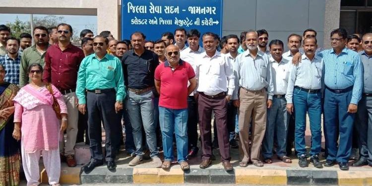 જામનગર સહિત રાજ્યના ૧૦,૦૦૦ રેવન્યુ કર્મચારીઓ આજે સીએલ પર