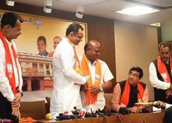 એક તરફ વલ્લભ ધારવીયાએ ભાજપનો ખેસ ધારણ કર્યો બીજી તરફ જામનગરમાં થયું પૂતળા દહન