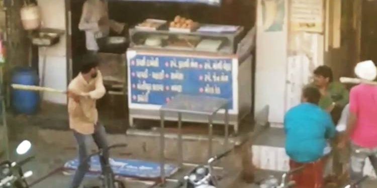 ભરબજારે લુખ્ખાઓ આ રીતે મચાવ્યો આંતક,જુઓ વિડીયો..