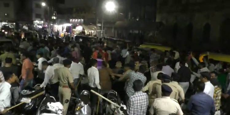 જામનગરમાં પોલીસે શા માટે કર્યો લાઠીચાર્જ…જુઓ VIDEO