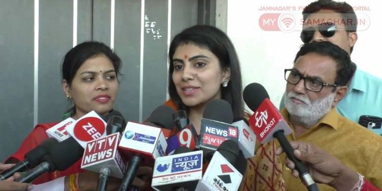 જામનગર લોકસભાની સેન્સની પ્રક્રિયામાં આવેલા રીવાબા જાડેજાએ શું કહ્યું, જુઓ VIDEO..