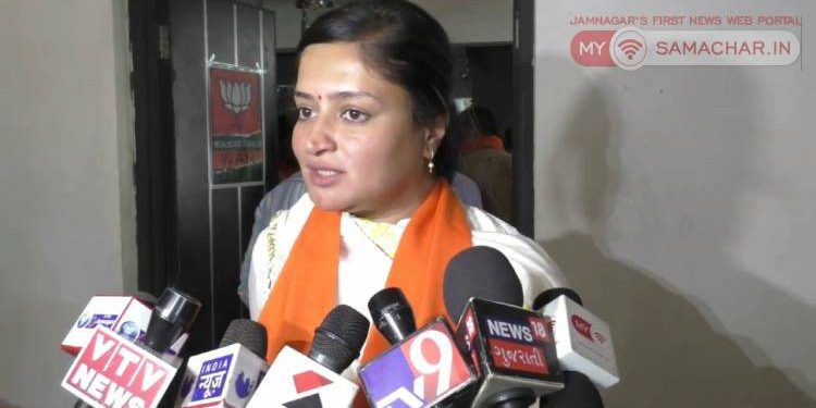 સેન્સ પ્રક્રિયામાં ભાગ લેવા પહોચેલા સાંસદ પૂનમબેન માડમે આપી પ્રતિક્રિયા,જુઓ VIDEO