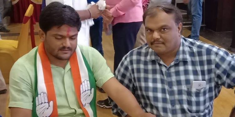 હાર્દિક પટેલ અને જામનગર ગ્રામ્ય બેઠકના કોંગ્રેસના દાવેદાર દિલીપસિંહ જાડેજા વચ્ચે થઇ મુલાકાત…