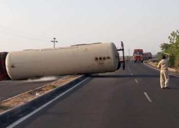 જોડિયા નજીક ગેસ ભરેલ ટેન્કરની પલ્ટી