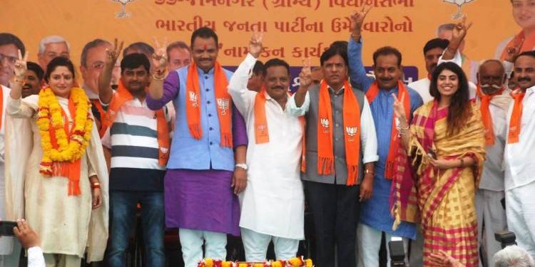 જામનગરમાં યોજાયું ભાજપનું સંમેલન..કોંગ્રેસમાં સર્જાયું ભંગાણ