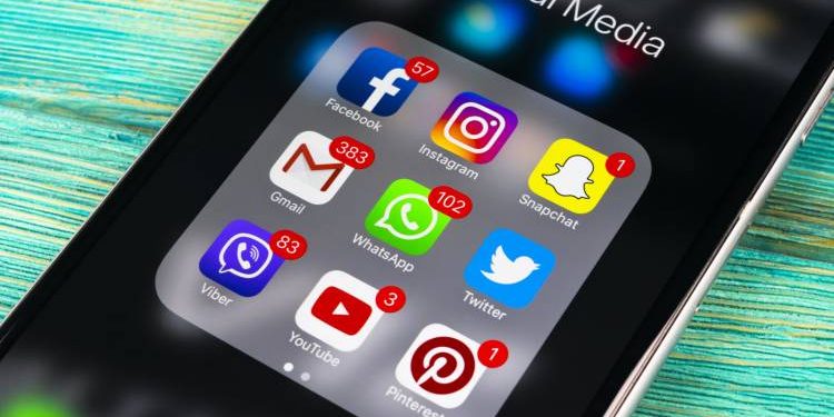 મંત્રીઓ-અધિકારીઓ સોશ્યલ મીડિયા પર કેટલાં એકટીવ?: વોચ…