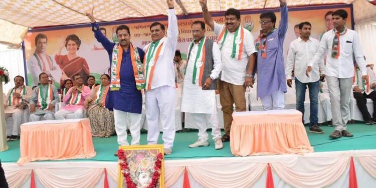 ઉમેદવારોના સમર્થનમાં યોજાયું સંમેલન, જીલ્લા પ્રમુખ રહ્યા ગેરહાજર