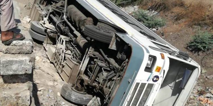 સલામત સવારી નાળામાં ખાબકી…