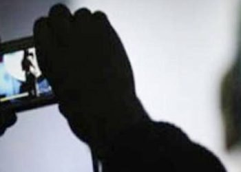 સગીરા સાથે પુત્ર શરીરસુખ માણતો અને માતા વિડિયો ઉતારતી..!