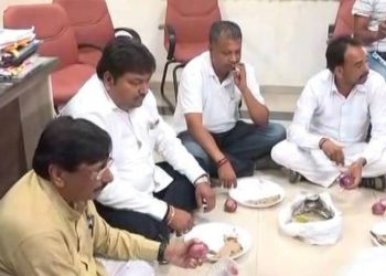 પાકવીમાના પ્રશ્ને જામજોધપુર સહિતના ૩ ધારાસભ્યોનો ગાંધીનગરમા મોરચો..