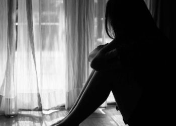 જયારે રેલ્વે સ્ટેશન પર કિશોરીની હાલત જોઈ કિન્નરે પોલીસને કરી જાણ…