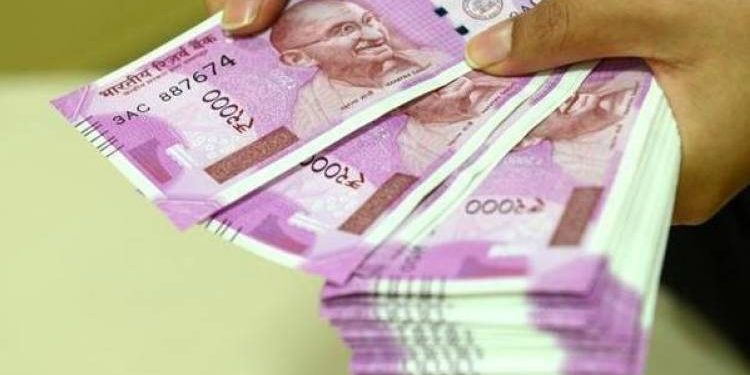 5 લાખની 2000ના ચલણની નોટો તળાવમાં કોણ ફેંકી ગયું..?