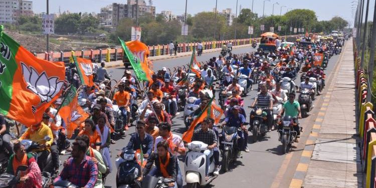 પૂનમબેન માડમનો શહેરમાં બીજા દિવસે પણ ભવ્ય રોડ શો