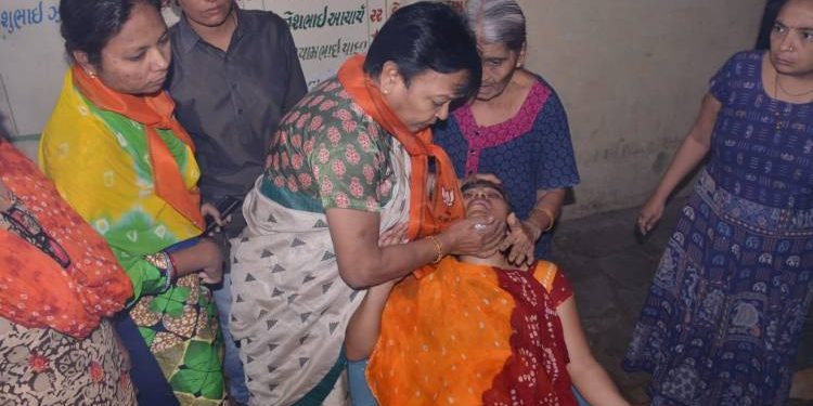 જામનગર શહેર ભાજપ કાર્યાલયે ફૂટી રહ્યા હતા ફટાકડા અને થયું આવું..