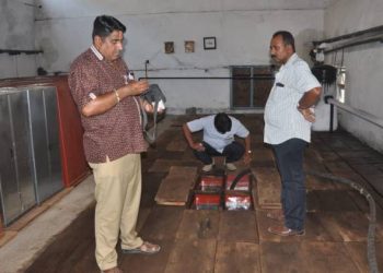 બરફના કારખાનાઓ પર મનપાની ફૂડ ઇન્સ્પેક્ટરોની ટીમ દ્વારા તપાસ