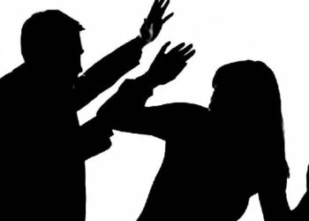 પત્નીને ગળામાં બ્લેડના ઘા મારીને પતિએ કરી હત્યા..