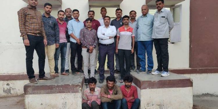 ચોરીનો માલ વેંચાણ કરે તે પહેલા જ ઝડપાયા અને ૧૯ ચોરીનો ખૂલ્યો ભેદ