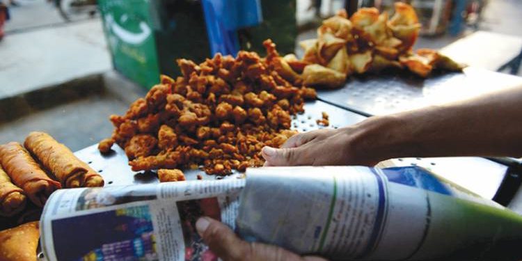 શું તમે પણ શાહીવાળા કાગળોમાં વિટેલો નાસ્તો કરી રહ્યા છો.?