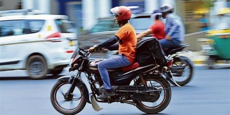 જ્યારે ડિલિવરી બોયને પ્રેમીએ કહ્યું મારી ફ્રેન્ડ સાથે વાત કરીશ તો તને પતાવી દઇશ..!