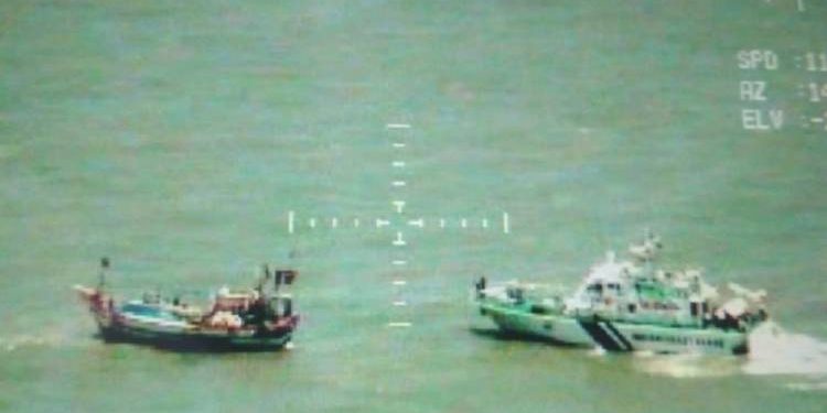 કચ્છ:જખૌ બંદર નજીક કોસ્ટ ગાર્ડનું મેગા ઓપરેશન..કરોડોનું ડ્રગ્સ જપ્ત