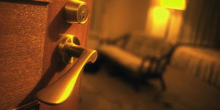 61 વર્ષના વૃદ્ધ બન્યા હનીટ્રેપનો શિકાર, ગેંગ દ્વારા 13 લાખ માંગવામાં આવ્યા બાદમાં..