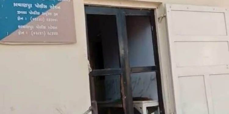 ભાટીયા આઉટપોસ્ટમા કોણ ધોકા આટી ગયું.? 