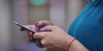 52 વર્ષીય મહિલાનું ફેસબુક એકાઉન્ટ હેક થયું અને તેને ફોન સ્વીચ ઓફ કરવાની ફરજ પડી