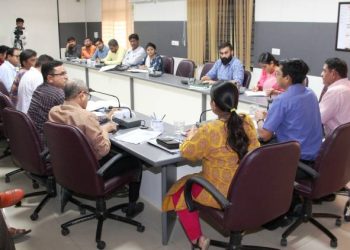 કલેક્ટરે નિંભર અધિકારીઓને ખખડાવ્યા જાણો શા માટે..?