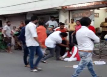 એક તરફ સ્ત્રી સશક્તિકરણની વાત,બીજી તરફ સ્ત્રીને જ લાત..