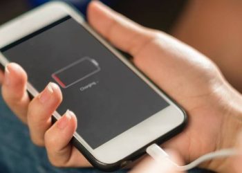 જો તમે પણ મોબાઈલ ચાર્જીંગમાં હોય અને વાત કરી રહ્યા છો તો આંખ ઉઘાડનાર આ કિસ્સો વાંચી લેજો