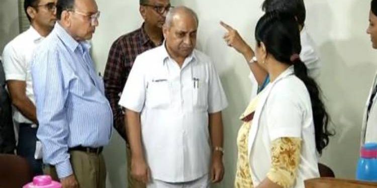 નીતિનભાઈ પટેલ એક ઓચિંતી મુલાકાત જામનગર જી.જી.હોસ્પિટલની પણ લેજો..