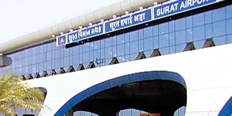 અંડરવેરમાં છુપાવેલ ૧૯ લાખનું સોનું ઝડપાયું..