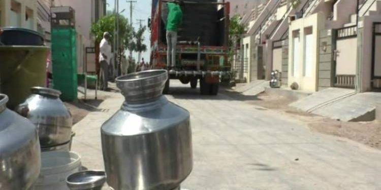 નાગરીકોને તંત્રના ટેન્કર મળતા નથી,વેચાણ થી મળે છે કેમ..?