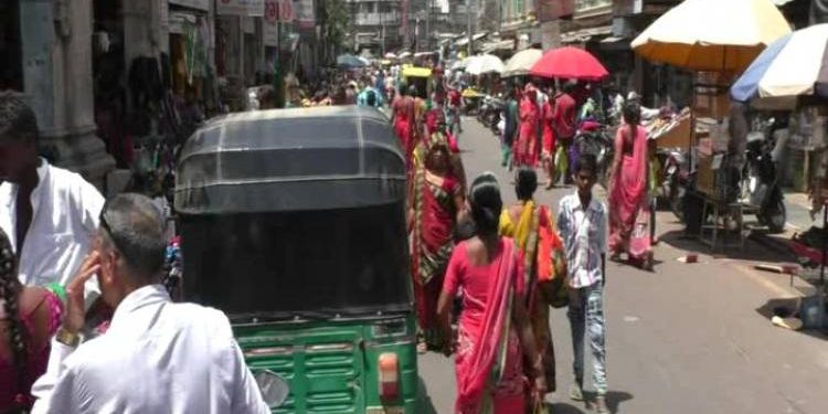 એક પણ પરવાનો અપાયો ન હોવા છતા નગરમા હજારો રેકડી પથારા કેમ?