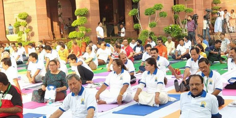સાંસદ પૂનમબેન માડમે પાર્લામેન્ટ સંકૂલ ખાતે યોગ દિવસના કાર્યક્રમમાં લીધો ભાગ..