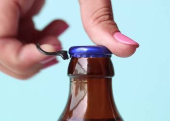 જયારે પત્નીને હનીમુન દરમિયાન થઇ બીયર પીવાની ઈચ્છા અને પતિએ પાડી ના…