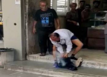 અને…આધેડે રસ્તા પર જ ઉતારી નાખ્યું પેન્ટ