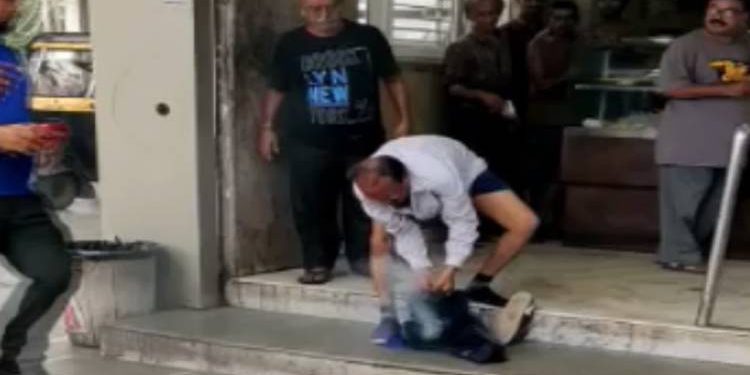 અને…આધેડે રસ્તા પર જ ઉતારી નાખ્યું પેન્ટ