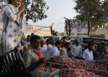 સાંસદ પૂનમબેનનું આમરણમા ઐતિહાસીક સ્વાગત કરતાં ગ્રામજનો..