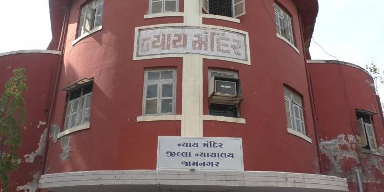 જામનગર: ACBના એક જ બનાવમાં બે-બે વખત ફરિયાદ અને બેંક ખાતું ફ્રીઝ કરાવનાર એ.સી.બી. P.I સામે પોલીસ કર્મચારીની કોર્ટમાં ફોજદારી ફરિયાદ