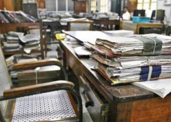 સરકારી કચેરીઓમાં લોકોનાં કામો આ કારણથી ટલ્લે ચડી રહ્યા છે ! 