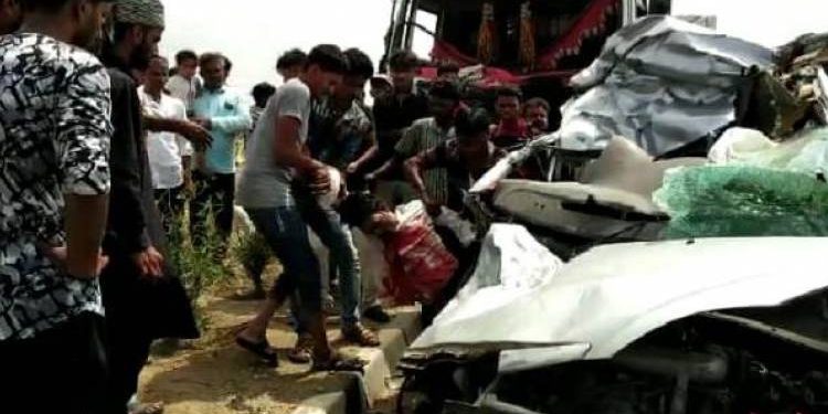 ટ્રક અને કાર વચ્ચે અકસ્માત,૨ ના મોત