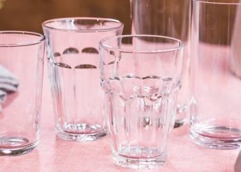 ગ્લાસ ભરાય તે પૂર્વે પોલીસ બની ગઈ મહેમાન…