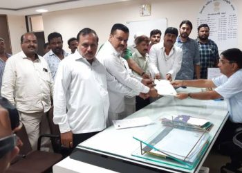 જયારે સ્થાનિકોએ પોતાના લોહીની સહીવાળું આપ્યું આવેદન,આવી છે વેદના…