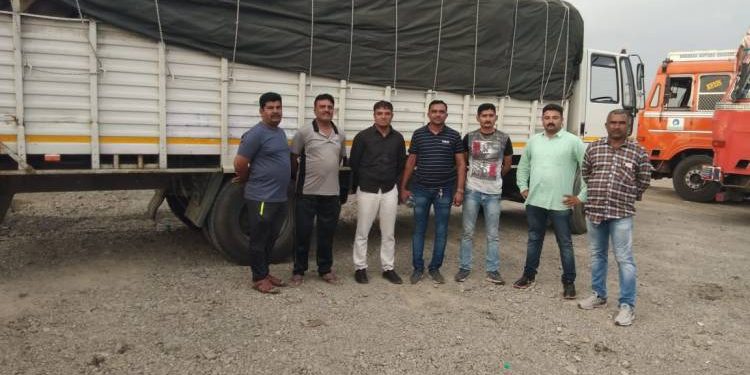 દારૂ ભરેલ ટ્રકનું પાયલોટીંગ કરી રહી હતી કાર,અંદર ભર્યો હતો આટલો માલ