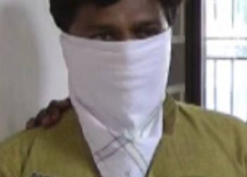 શિક્ષક વિદ્યાર્થીઓને શિક્ષણ આપવાને બદલે મોબાઈલમાં બીભત્સ ક્લીપો બતાવતો…