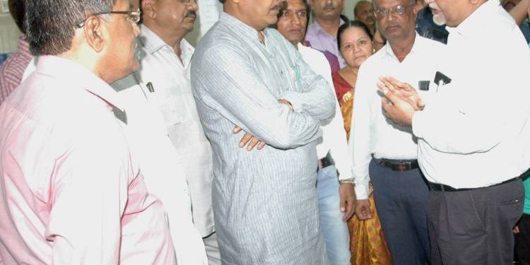 જી.જી.હોસ્પિટલ ખાતે થેલેસેમીયા પીડીત બાળકોની જાત મુલાકાત લઇ મંત્રી હકુભા જાડેજાએ ઉત્કૃષ્ટ સારવાર ઉપલબ્ધ કરાવવા નેમ વ્યકત કરી