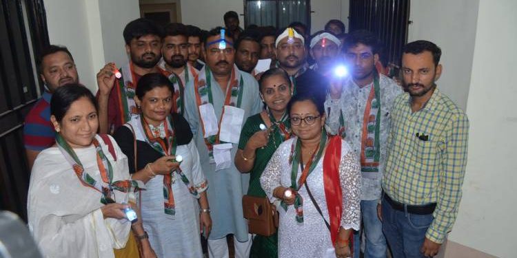 LED લાઇટ મુદ્દે કોંગ્રેસે કર્યો અનોખો વિરોધ