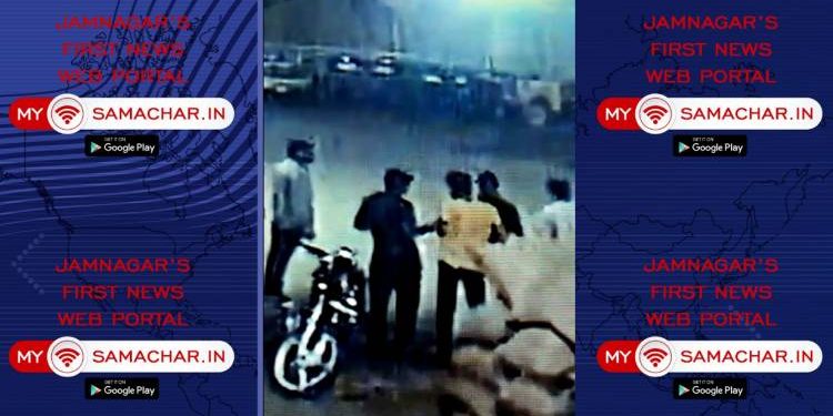 કાલાવડમા ભડાકા કરવા બે પોલીસકર્મીઓ સહીત ચારને પડયા ભારે…