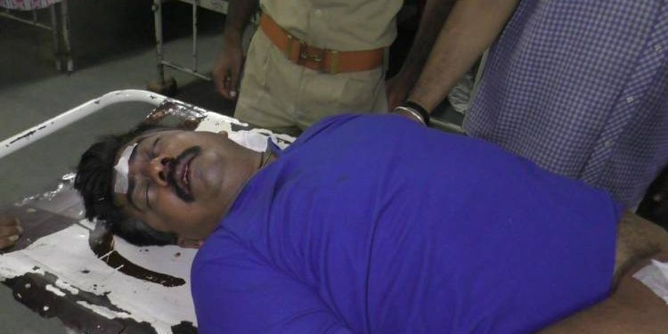 પોલીસકર્મી પર સામાન્ય બાબતે જીવલેણ હુમલો કરી અને લુંટ ચલાવનાર ત્રણ સામે ગુન્હો દાખલ